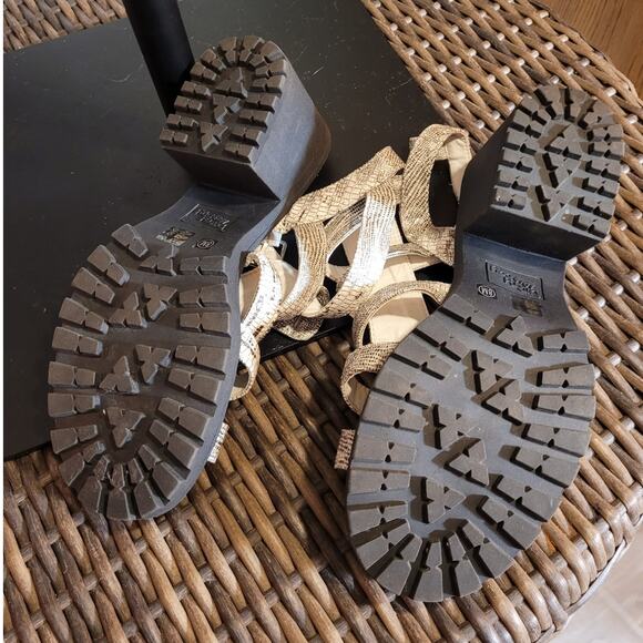 Dirty Laundry Fun Stuff Snakeskin Chunky Gladiator Sandals 8 Block Heel Gray - Picture 4 of 9